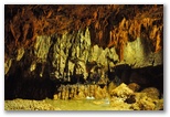 The formations are divided into stalactites (calcium carbonate formations that grow from top to bottom), stalagmites (formations that grow from bottom to top), and columns (the union of a stalactite and a stalagmite). It is extremely important not to touch these formations. The natural oils on our hands prevent them from continuing to grow.