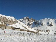 Gran Sasso d'Italia von Campo Imperatore aus gesehen. Skilifte von Campo Imperatore – L'Aquila