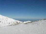 Gran Sasso d'Italia von Campo Imperatore aus gesehen. Skilifte von Campo Imperatore – L'Aquila