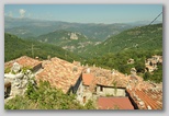 Pietracamela pendant la saison estivale. Une promenade vers les Prati di Tivo de 950 à 1450 mètres d’altitude.