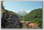 Pietracamela pendant la saison estivale. Une promenade vers les Prati di Tivo de 950 à 1450 mètres d’altitude.