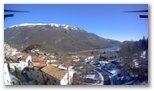 Nei pressi di Civitella Alfedena: vista del lago di Barrea dal Paese