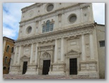 La iglesia de San Bernardino en L'Aquila
