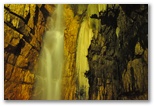 Hall of the Second Waterfall: the final point of the tourist route. We are over one kilometer inside the mountain, with a 125-meter elevation gain from the entrance. The caves continue for another 4 km, with over 1 km explored. The waterfall is truly impressive.