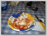 Gli gnocchi fatti in casa al sugo di castrato