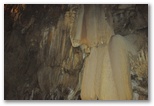 Le concrezioni che si dividono in stalattiti (concrezioni di calcare che si formano dall'alto verso il basso) e stalagmiti (concrezioni di calcare che si formano dal basso verso l'alto) e colonne (unione di una stalattite a una stalagmite). E' importantissimo sapere che queste concrezioni non vadano assolutamente toccate. Infatti il grasso presente sulle nostre mani impedirà alla concrezione di conitnuarsi a formare.